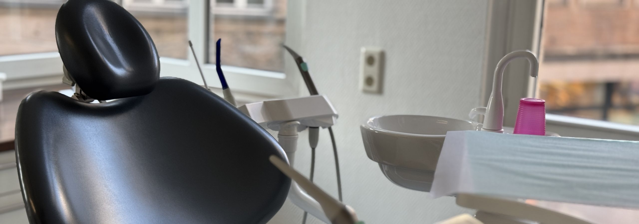 Freier Zahnarztstuhl für Notfälle und Zahnschmerzen